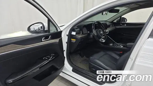 Kia K5 2019 — ფოტო 14/31