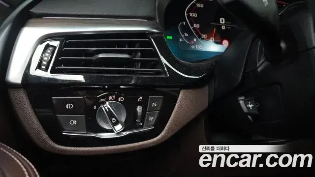 BMW 5 Series 2019 — Фото 18/20