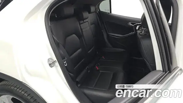 Mercedes-Benz GLA-Class 2019 — ფოტო 19/30