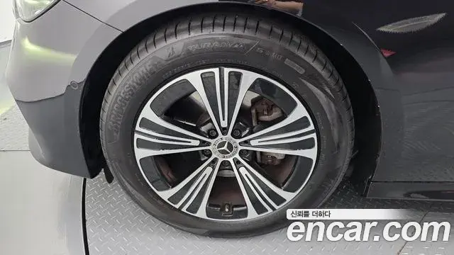 Mercedes-Benz E-Class 2025 — Фото 5/20