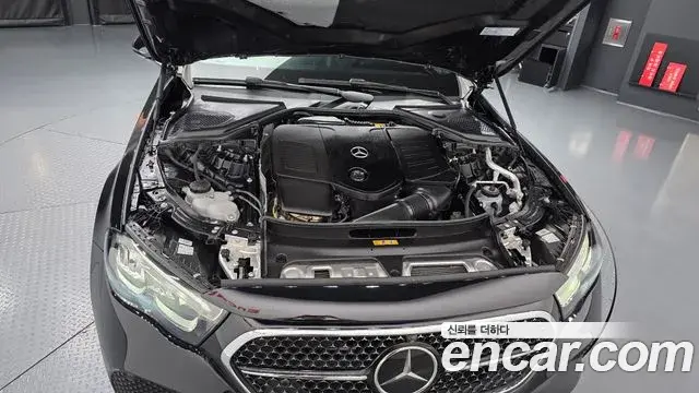 Mercedes-Benz E-Class 2025 — Фото 6/20