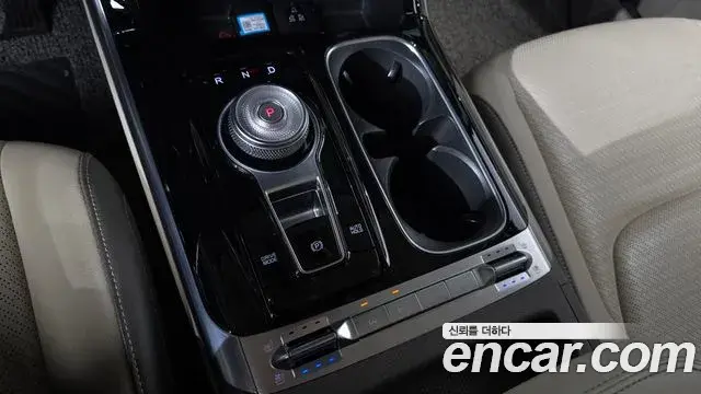 Kia Carnival 2021 — Photo 9/20