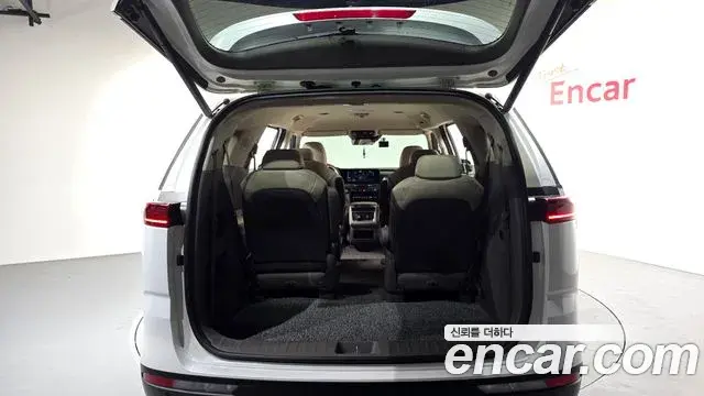 Kia Carnival 2021 — Photo 17/20