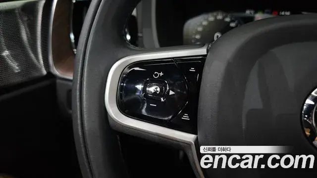 Volvo XC60 2021 — Фото 16/20