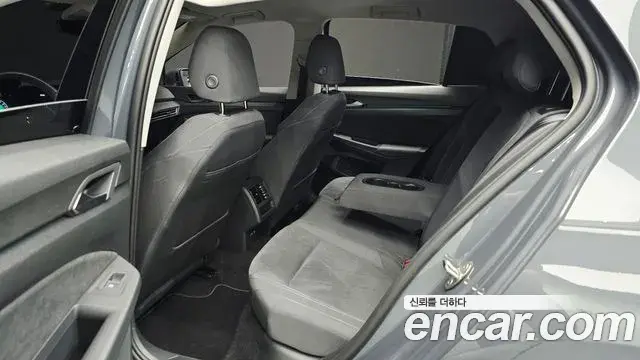 Volkswagen Golf 2024 — Photo 18/20
