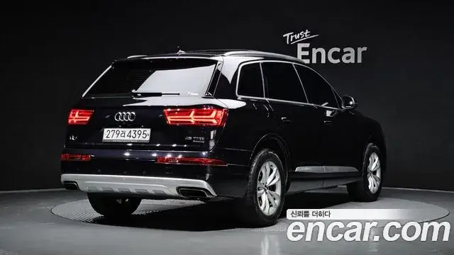 Audi Q7 2019 — Фото 2/20