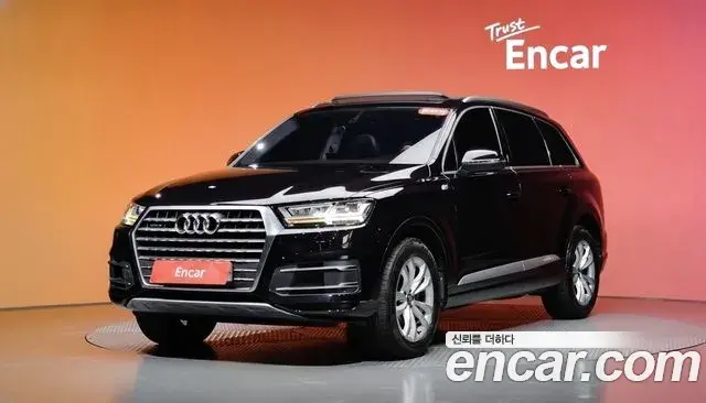 Audi Q7 2019 — Фото 1/20
