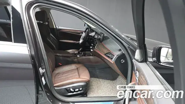 BMW 5 Series 2020 — Şəkil 11/20