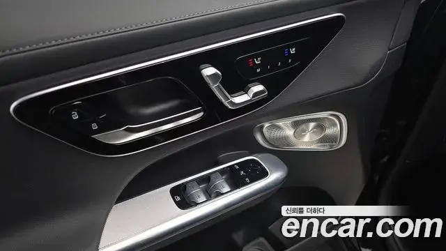 Mercedes-Benz GLC-Class 2025 — Photo 35/37