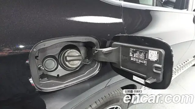 Mercedes-Benz GLC-Class 2025 — Photo 16/37