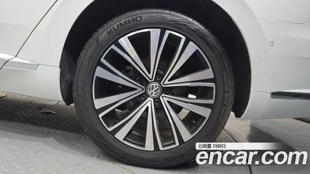 Volkswagen Arteon 2019 — ფოტო 16/31