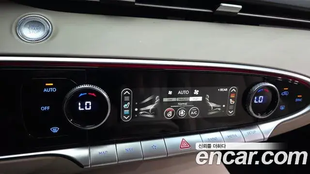 Genesis GV70 2021 — Photo 17/20