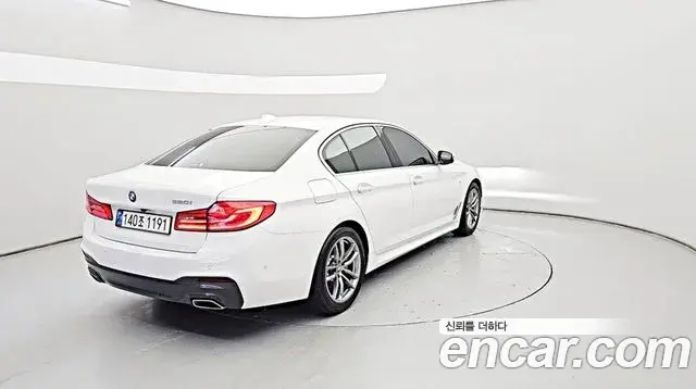 BMW 5 Series 2020 — Фото 1/20