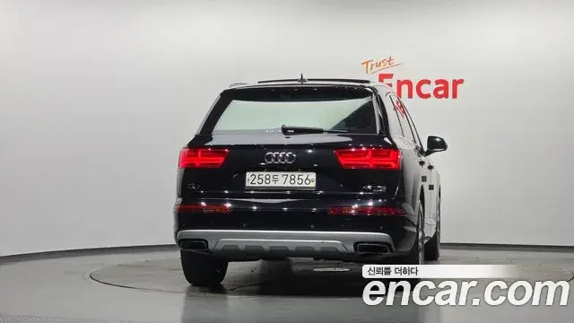 Audi Q7 2019 — Фото 4/20