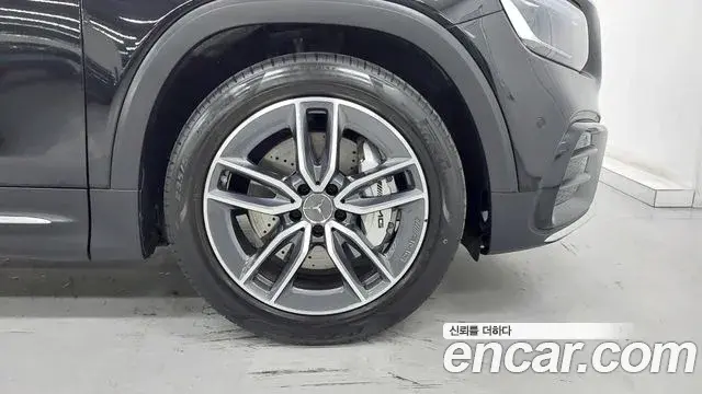Mercedes-Benz GLB-Class 2025 — Фото 4/17