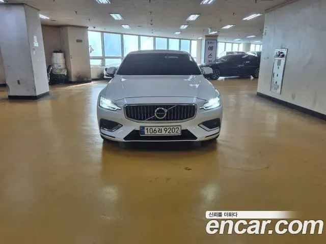 Volvo S60 2021 — Şəkil 10/18