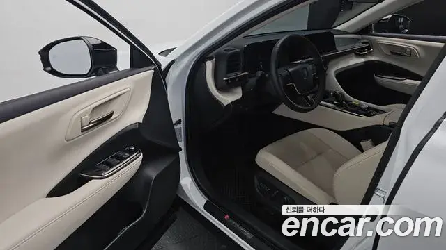 Toyota Crown Crossover 2026 — ფოტო 16/33