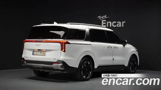 Kia Carnival 2024 — Şəkil 2/20