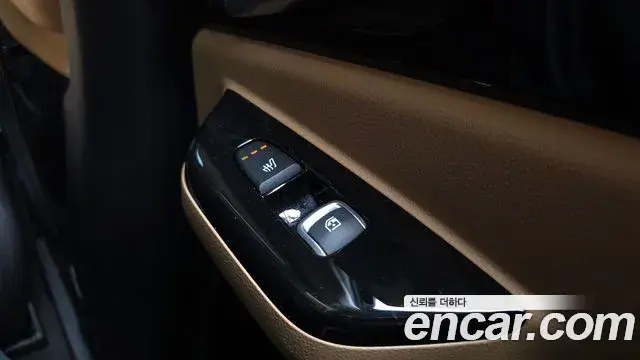 Kia Carnival 2021 — Şəkil 18/20