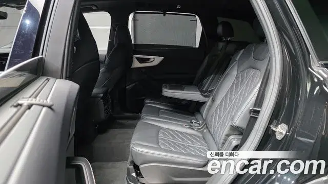 Audi Q7 2023 — Фото 12/20