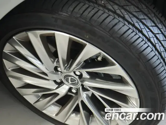 Lexus ES300h 2025 — Photo 4/14