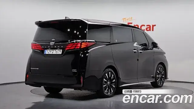 Toyota Alphard 2023 — Фото 2/20