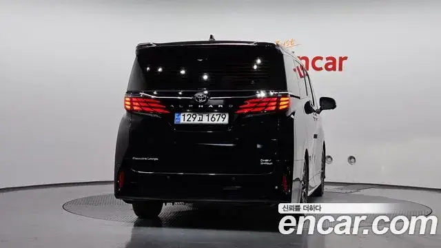 Toyota Alphard 2023 — Фото 4/20