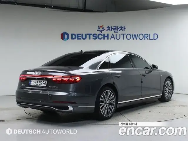 Audi A8 2022 — Фото 1/20