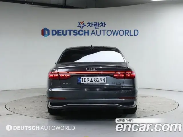 Audi A8 2022 — Фото 3/20