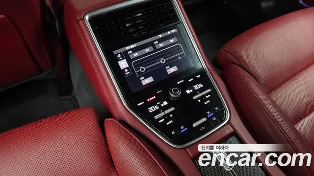 Porsche Panamera 2020 — Фото 19/20
