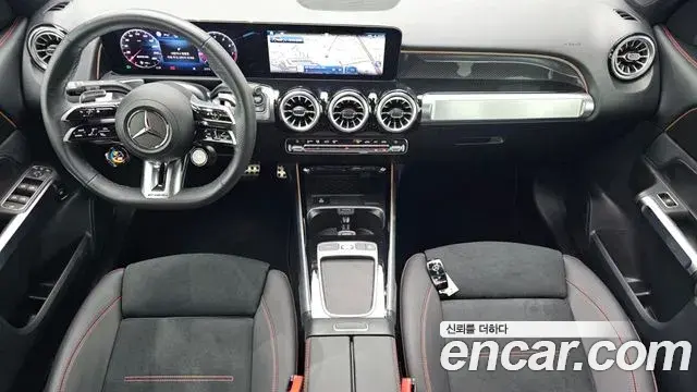 Mercedes-Benz GLB-Class 2025 — Photo 10/20