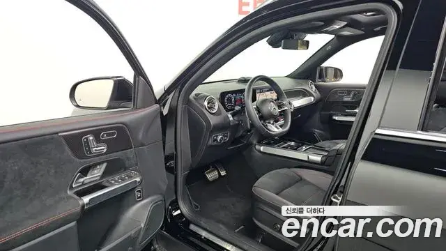Mercedes-Benz GLB-Class 2025 — Photo 9/20