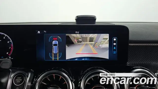 Mercedes-Benz GLB-Class 2025 — Photo 15/20