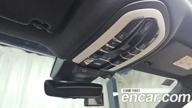 Porsche Macan 2023 — Photo 19/31