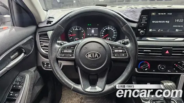 Kia Seltos 2019 — Фото 13/20