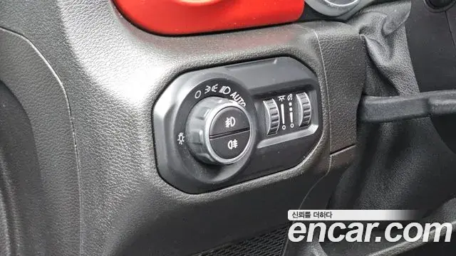 Jeep Wrangler 2019 — Фото 14/20