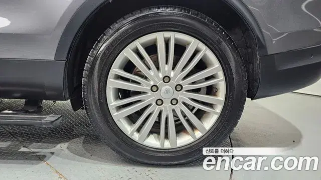 Land Rover Discovery 5 2019 — Şəkil 17/30