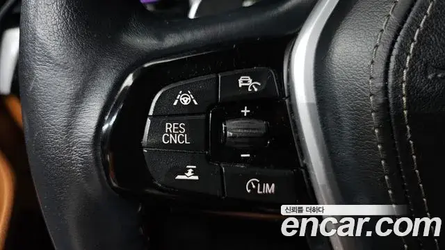 BMW 5 Series 2018 — Фото 19/20