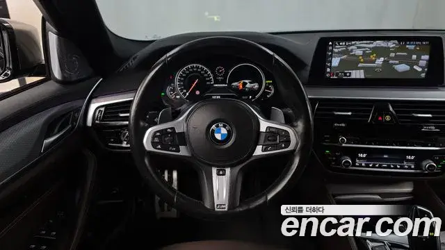 BMW 5 Series 2018 — Фото 13/20