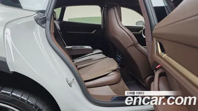 Porsche Taycan 2025 — Şəkil 19/33