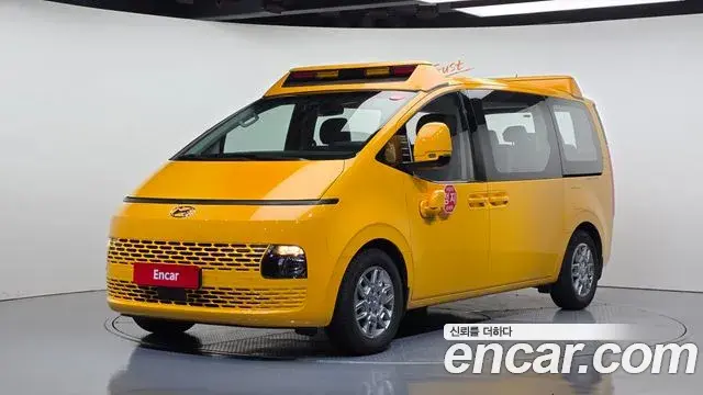 Hyundai Staria 2023 — Фото 1/20
