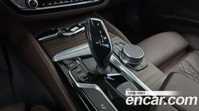 BMW 5 Series 2019 — Фото 9/20