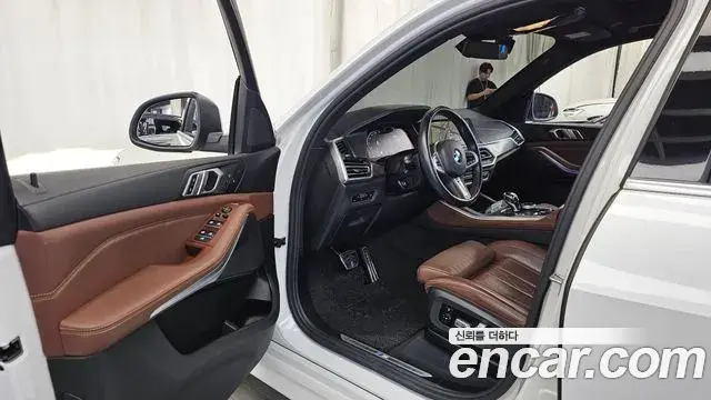 BMW X5 2022 — Фото 10/20