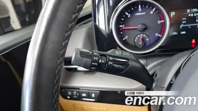 Kia Carnival 2021 — Photo 18/20