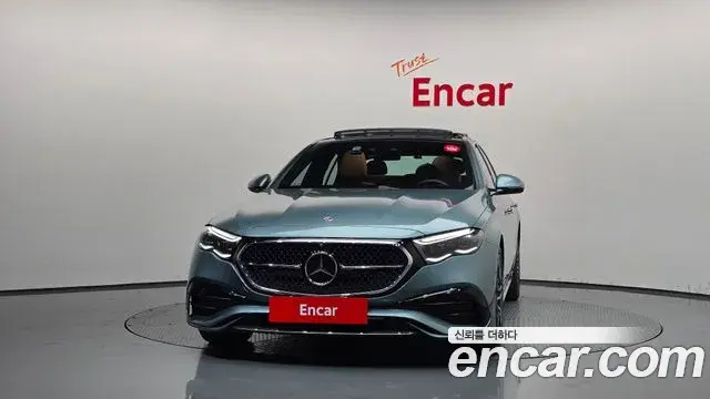 Mercedes-Benz E-Class 2025 — Photo 3/20