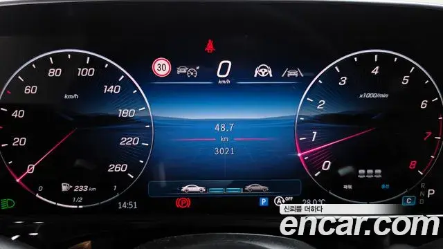 Mercedes-Benz E-Class 2025 — Photo 8/20