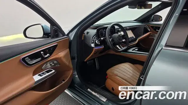Mercedes-Benz E-Class 2025 — Photo 10/20