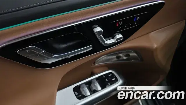 Mercedes-Benz E-Class 2025 — Photo 18/20