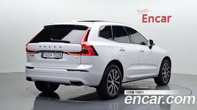 Volvo XC60 2021 — ფოტო 6/34
