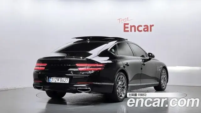 Genesis Electrified G80 2022 — Photo 2/20